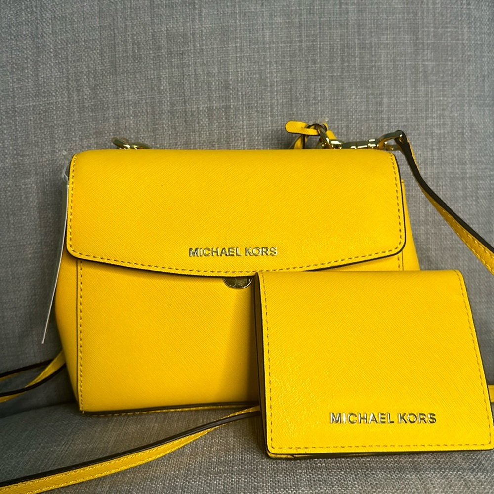 NWT Michael Kors Stunning Yellow Crossbody Purse and matching Wallet💼🌞